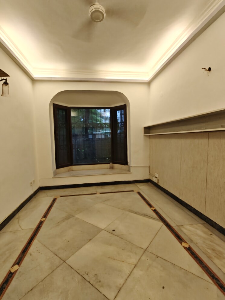Room, sushant-vyapaar-kendra 4 Bedroom 215 Sq.Yd. Independent House In Sector 43 Gurgaon 9147849