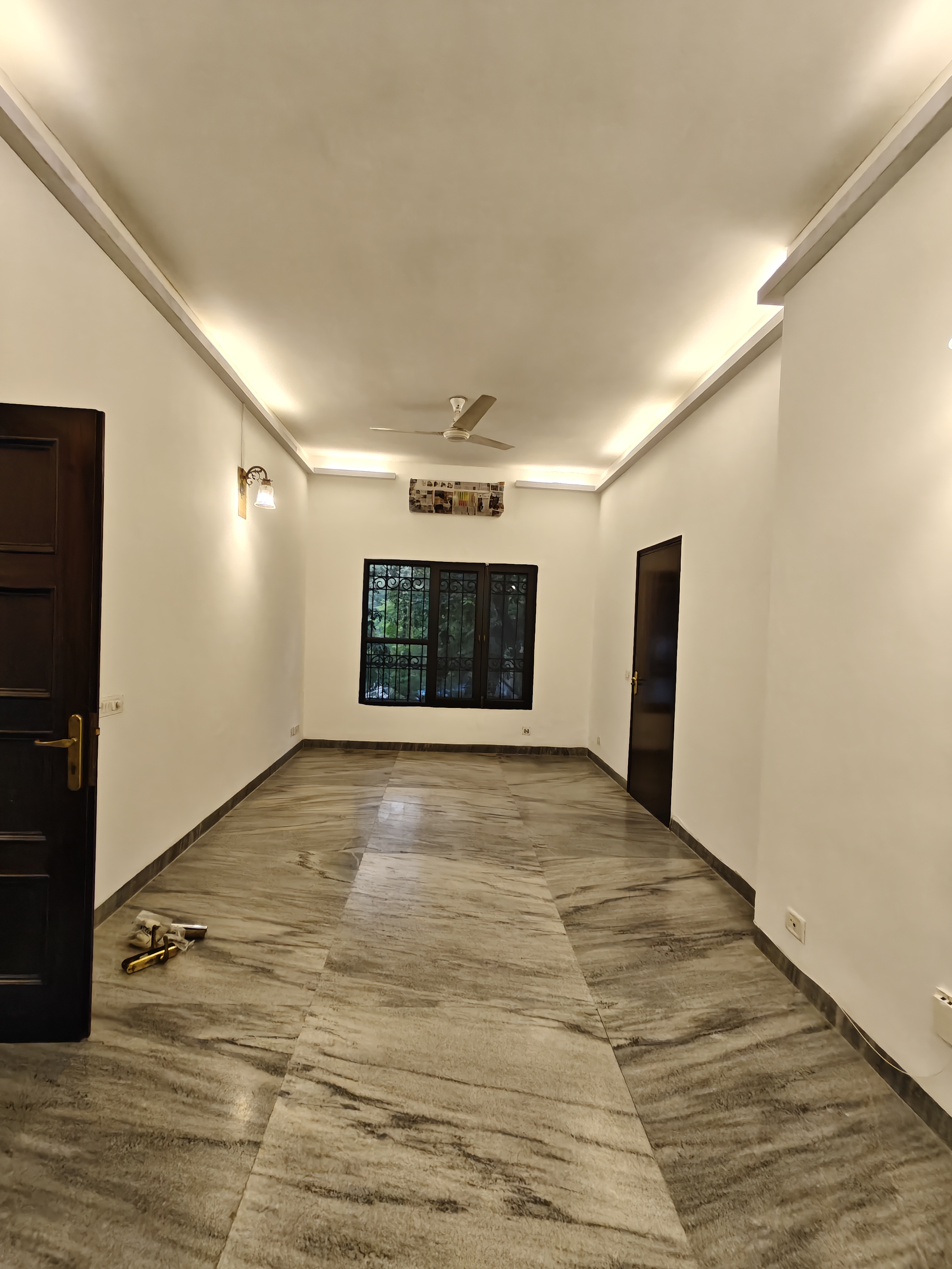 4 BHK + Servant Room,Study Room,Extra Room Independent House For Rent in Sushant Vyapaar Kendra