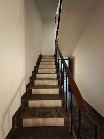 Staircase in 4 BHK Independent House at Sushant Vyapaar Kendra, Sector 43 – for Rent