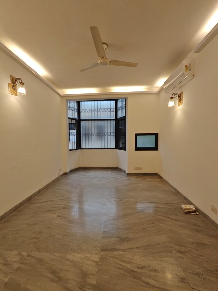 Room, sushant-vyapaar-kendra 4 Bedroom 215 Sq.Yd. Independent House In Sector 43 Gurgaon 9147849