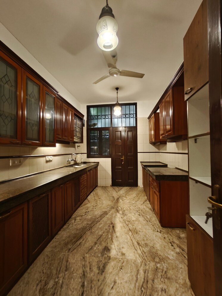 Kitchen, sushant-vyapaar-kendra 4 Bedroom 215 Sq.Yd. Independent House In Sector 43 Gurgaon 9147849