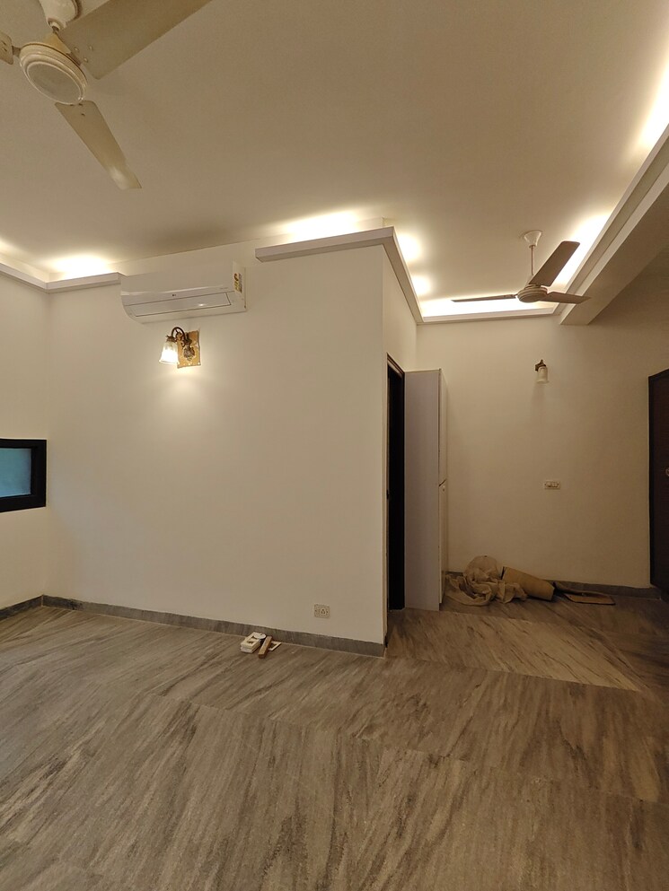 Room, sushant-vyapaar-kendra 4 Bedroom 215 Sq.Yd. Independent House In Sector 43 Gurgaon 9147849