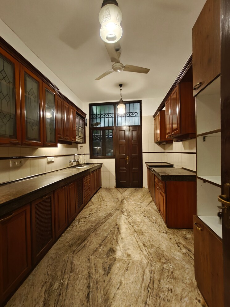 Kitchen, sushant-vyapaar-kendra 4 Bedroom 215 Sq.Yd. Independent House In Sector 43 Gurgaon 9147849