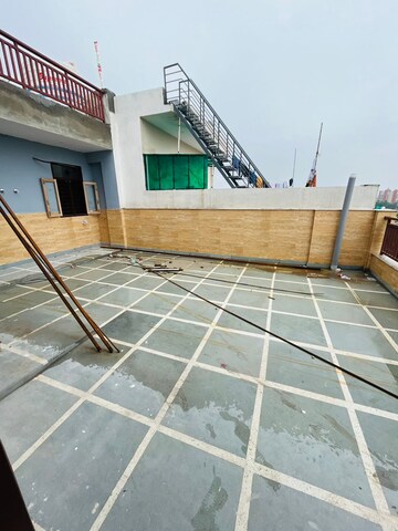 Studio Builder Floor – Exterior View View at Sector 40 - for Rent