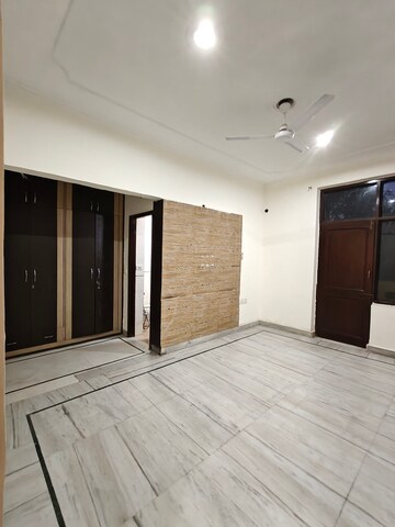 Room in 3 BHK Builder Floor at Ansal Sushant Apartments, Sushant Lok I – for Rent
