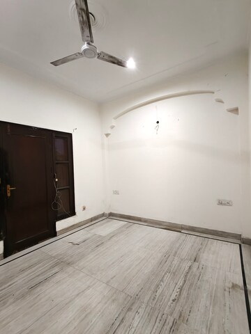 Room in 3 BHK Builder Floor at Ansal Sushant Apartments, Sushant Lok I – for Rent