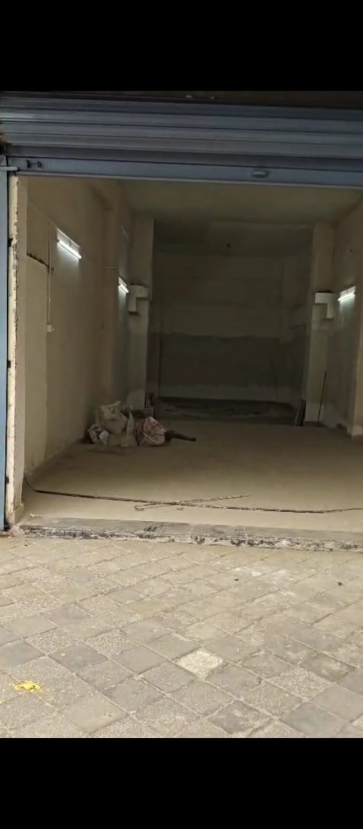  Parking, skylark-apartment-belapur Commercial Showroom 1400 Sq.Ft. In Cbd Belapur Sector 11 Navi Mumbai 9147852