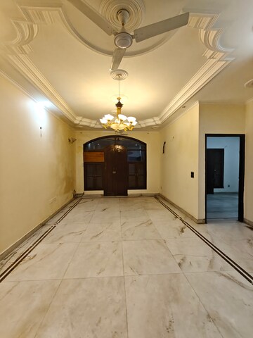 Room in 3 BHK Builder Floor at Ansal Sushant Lok I, Sector 43 – for Rent