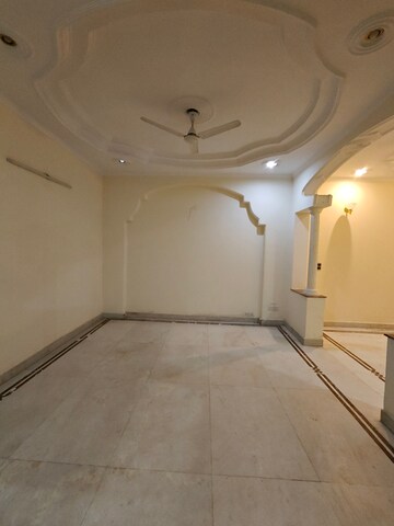 Room in 3 BHK Builder Floor at Ansal Sushant Lok I, Sector 43 – for Rent