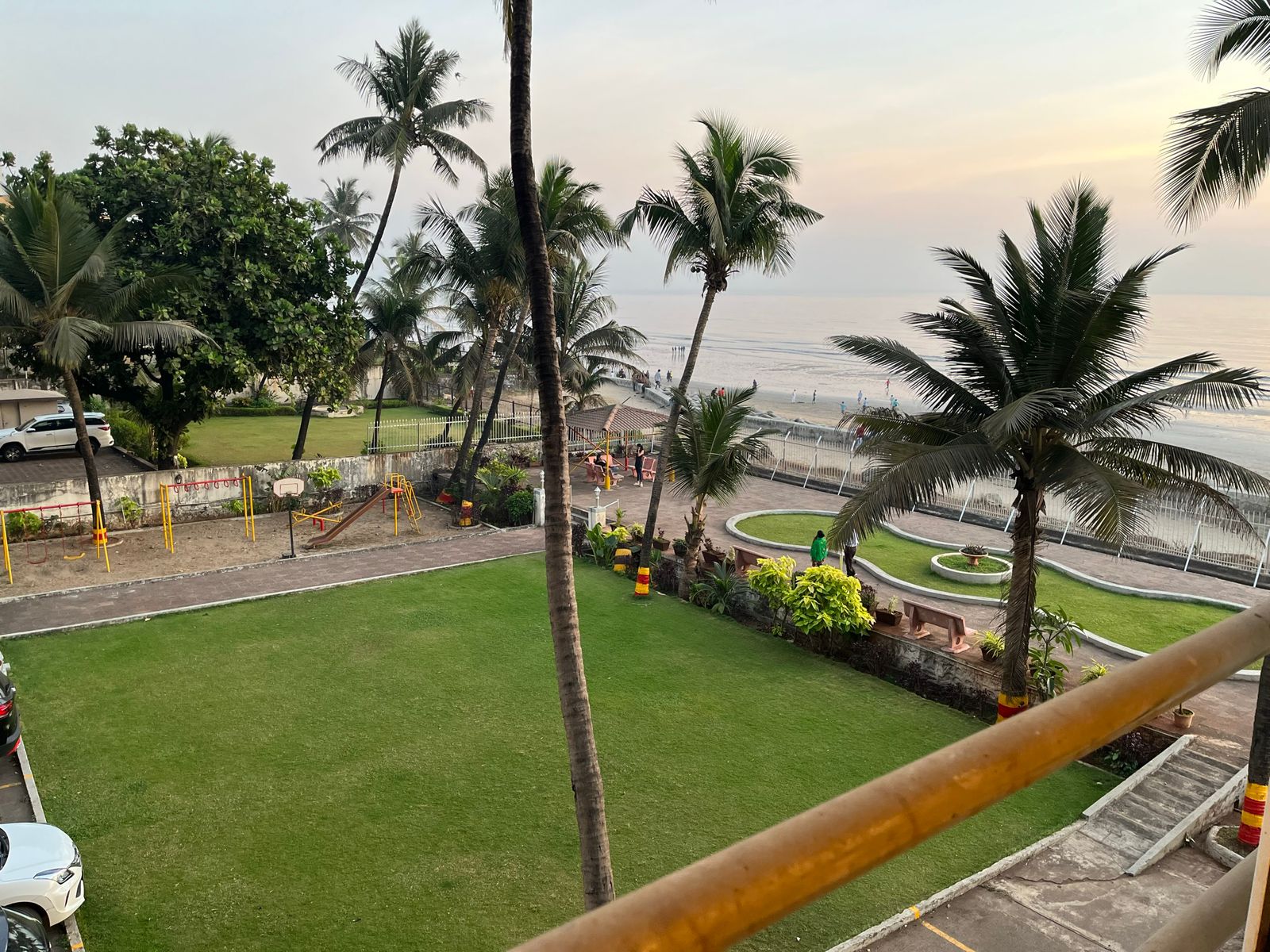 2 BHK 1000 Sq.Ft. Apartment in Palm Beach Apartments