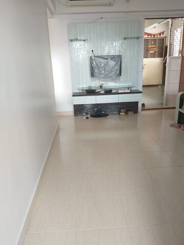 Room in 1 BHK Apartment at Shantiban CHS, Kothrud – for Rent
