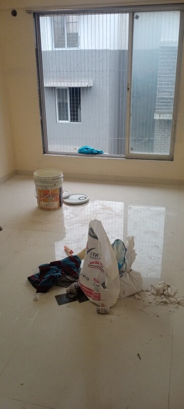 Furnished Amenities in 1 BHK Apartment at Bindra Complex, Andheri East – for Rent