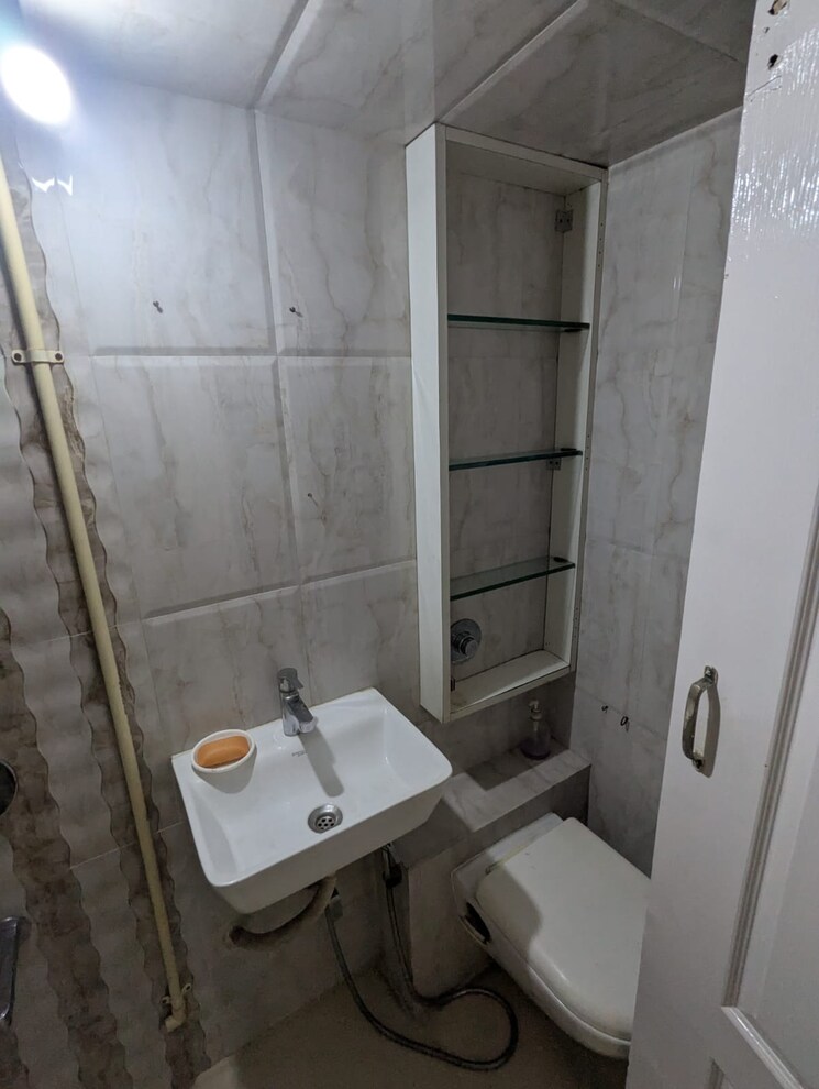 Bathroom, tilak-dham 3 Bedroom 1200 Sq.Ft. Apartment In Chembur Mumbai 9147886
