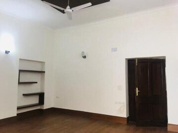 Room in 6+ BHK Villa at Hauz Khas – for Rent