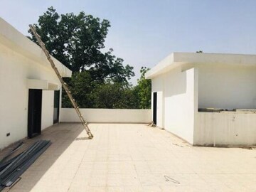 Building Lobby in 6+ BHK Villa at Hauz Khas – for Rent