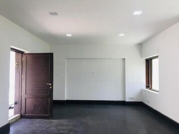 Room in 6+ BHK Villa at Hauz Khas – for Rent