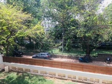 Plot Area in 6+ BHK Villa at Hauz Khas – for Rent