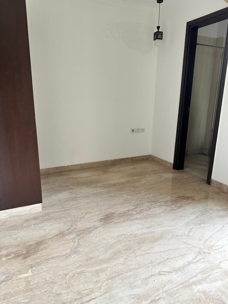 Room, east of kailash 3 Bedroom 1600 Sq.Ft. Builder Floor In East Of Kailash Delhi 9147925