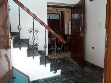Gym in 3.5 BHK Builder Floor at Hauz Khas Enclave – for Rent