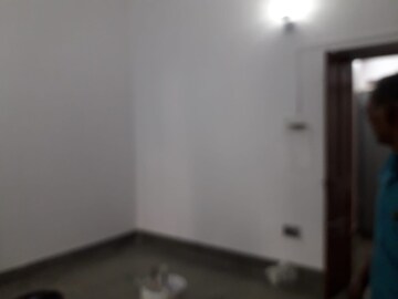 Room in 3.5 BHK Builder Floor at Hauz Khas Enclave – for Rent
