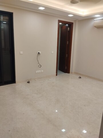 Room in 4 BHK Builder Floor at Hauz Khas – for Rent