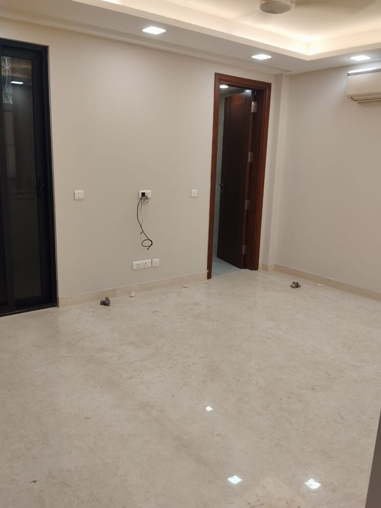 Room, hauz khas 4 Bedroom 300 Sq.Yd. Builder Floor In Hauz Khas Delhi 9147951