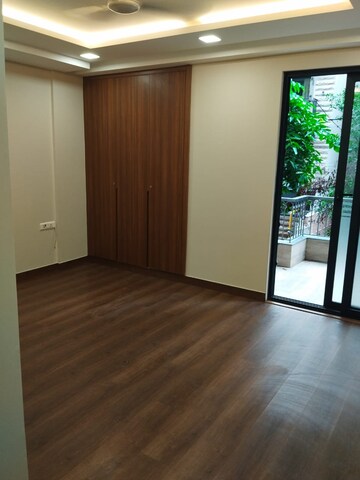 Room in 4 BHK Builder Floor at Hauz Khas – for Rent