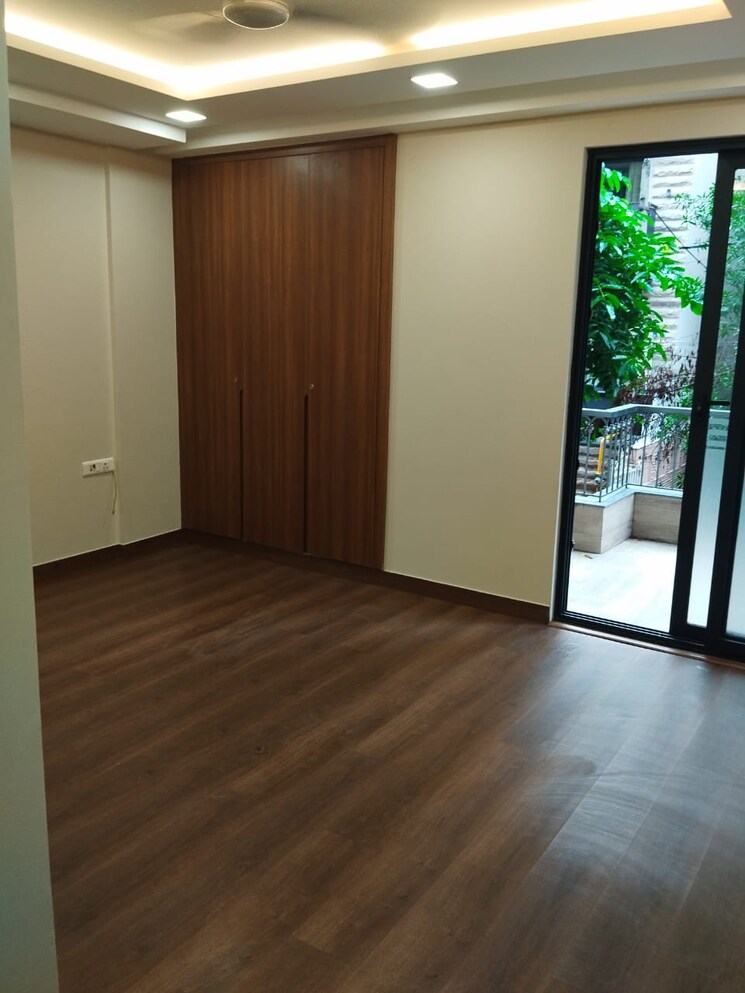 Room, hauz khas 4 Bedroom 300 Sq.Yd. Builder Floor In Hauz Khas Delhi 9147951