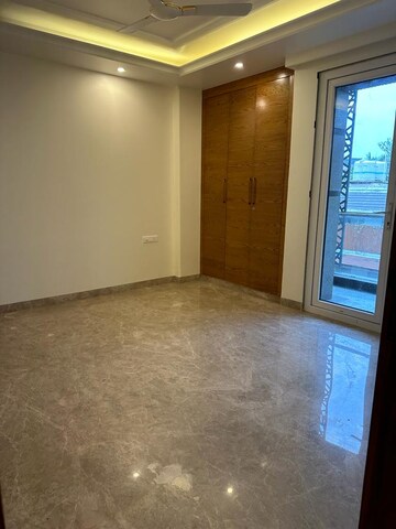 Room in 3 BHK Builder Floor at Nizamuddin East – for Rent