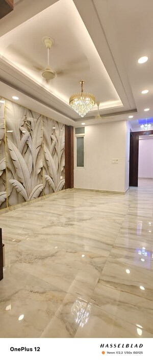 Room in 2 BHK Builder Floor at Sector 73 – for Sale