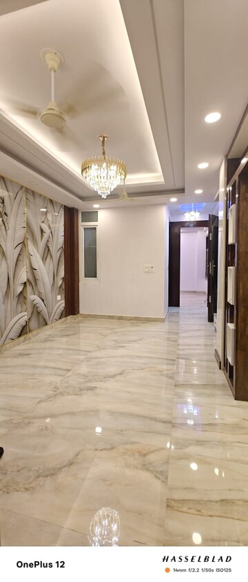 Room in 2 BHK Builder Floor at Sector 73 – for Sale