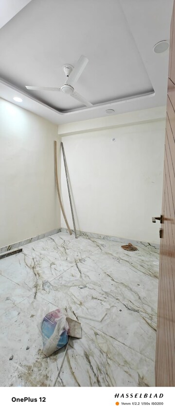 Room in 3 BHK Builder Floor at Sector 73 – for Sale