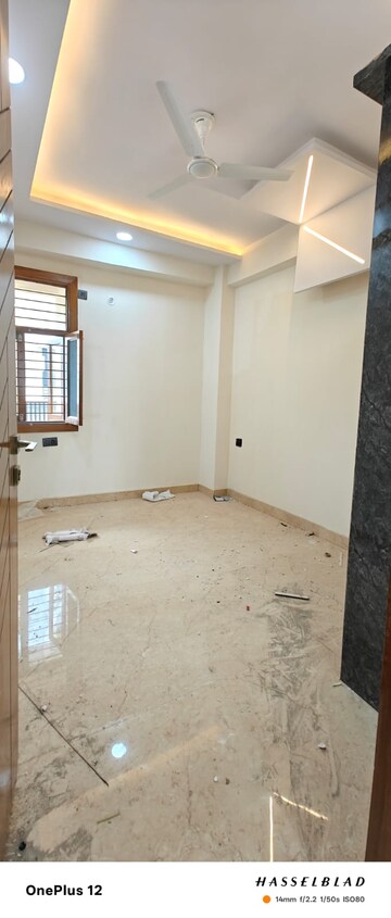 Room in 3 BHK Builder Floor at Sector 73 – for Sale
