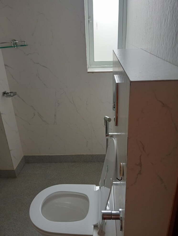 Bathroom, veera-safdarjung-enclave 3 Bedroom 180 Sq.Yd. Builder Floor In Safdarjung Enclave Delhi 9147981