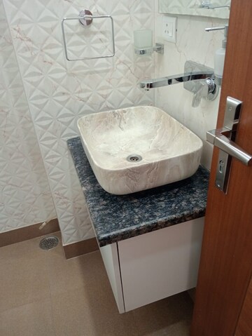 Bathroom in 3 BHK Builder Floor at Veera Safdarjung Enclave, Safdarjung Enclave – for Rent