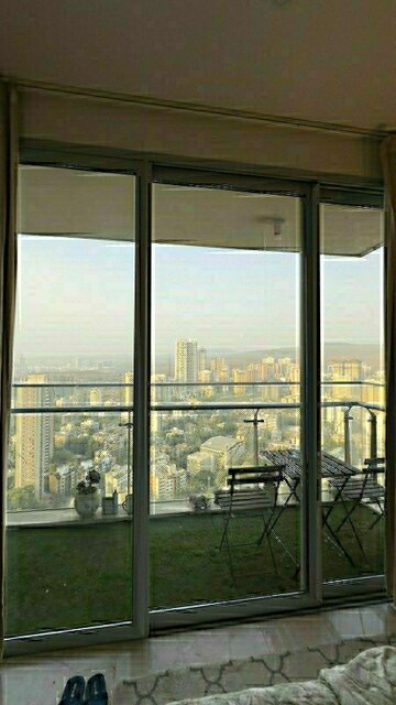 Room in 3 BHK Apartment at Oberoi Realty Esquire, Goregaon East – for Rent