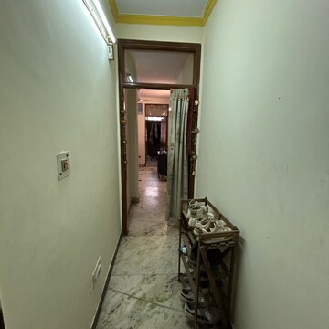 Room in 1 BHK Builder Floor at Kotla Mubarakpur – for Rent