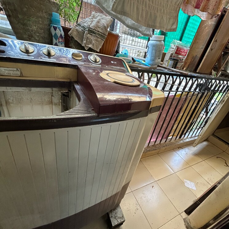 Balcony, south extension i 2 Bedroom 900 Sq.Ft. Builder Floor In South Extension I Delhi 9148041