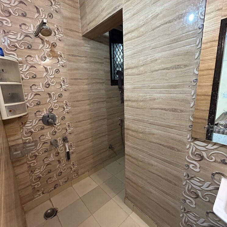 Bathroom, south extension i 2 Bedroom 900 Sq.Ft. Builder Floor In South Extension I Delhi 9148041