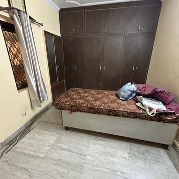 Furnished Amenities in 2 BHK Builder Floor at South Extension I – for Rent