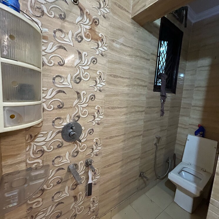 Bathroom, south extension i 2 Bedroom 900 Sq.Ft. Builder Floor In South Extension I Delhi 9148041