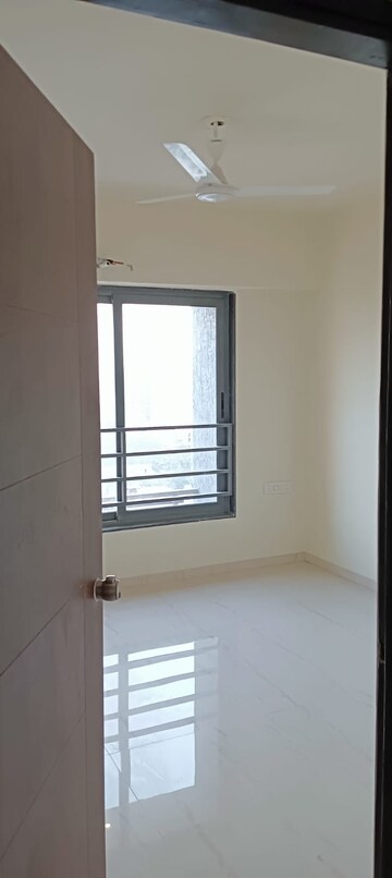 Room in 3 BHK Apartment at Ellisbridge – for Rent
