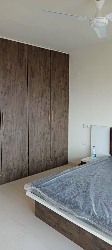 Furnished Amenities in 3 BHK Apartment at Ellisbridge – for Rent