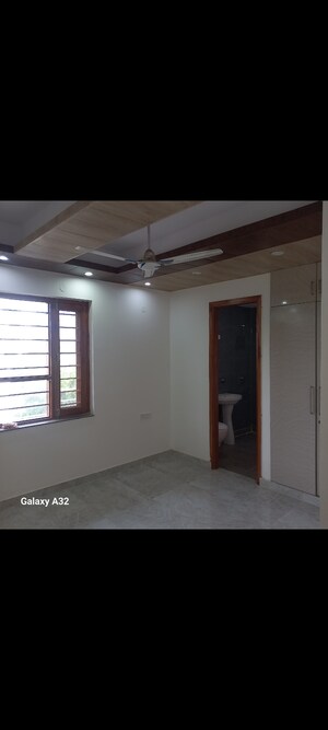 Room in 3 BHK Builder Floor at BPTP Eden Estate, Sector 81 – for Sale