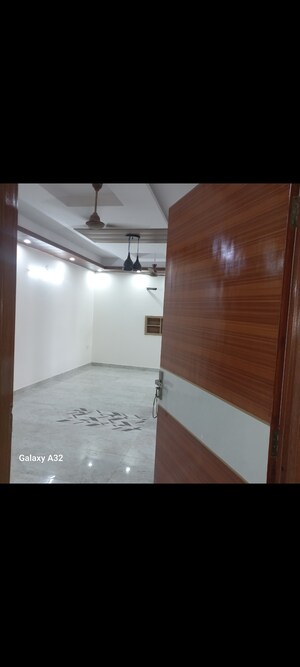 Room in 3 BHK Builder Floor at BPTP Eden Estate, Sector 81 – for Sale