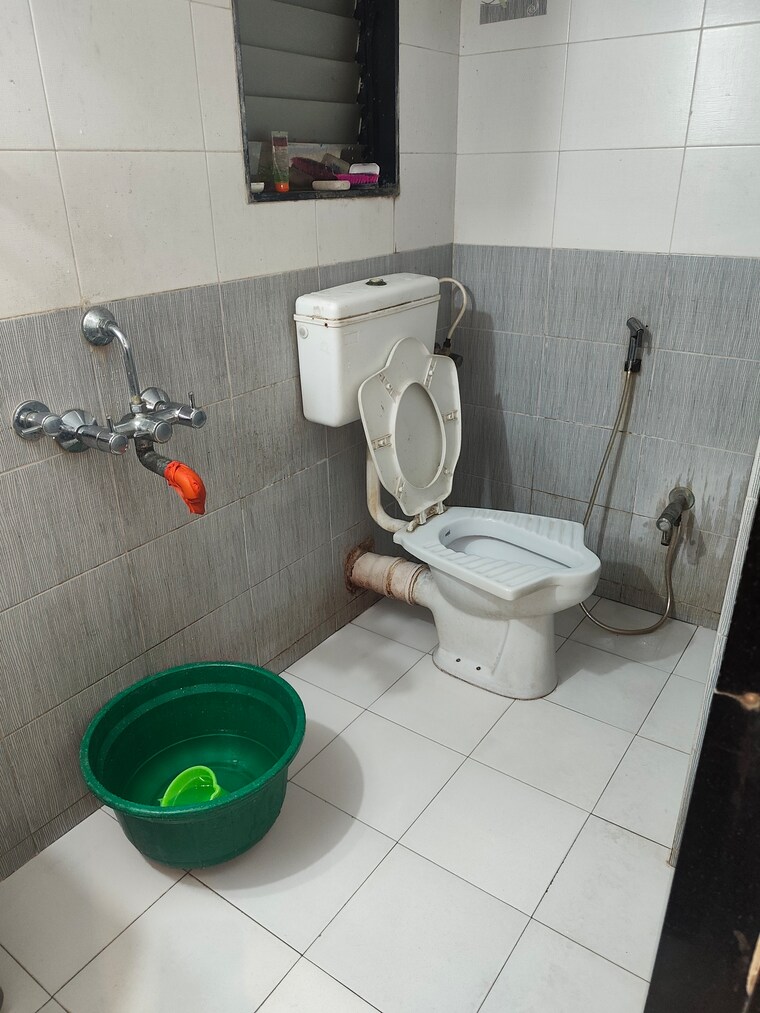 Bathroom, veena-saraswati-complex 2 Bedroom 950 Sq.Ft. Apartment In Vasai East Palghar 9111217