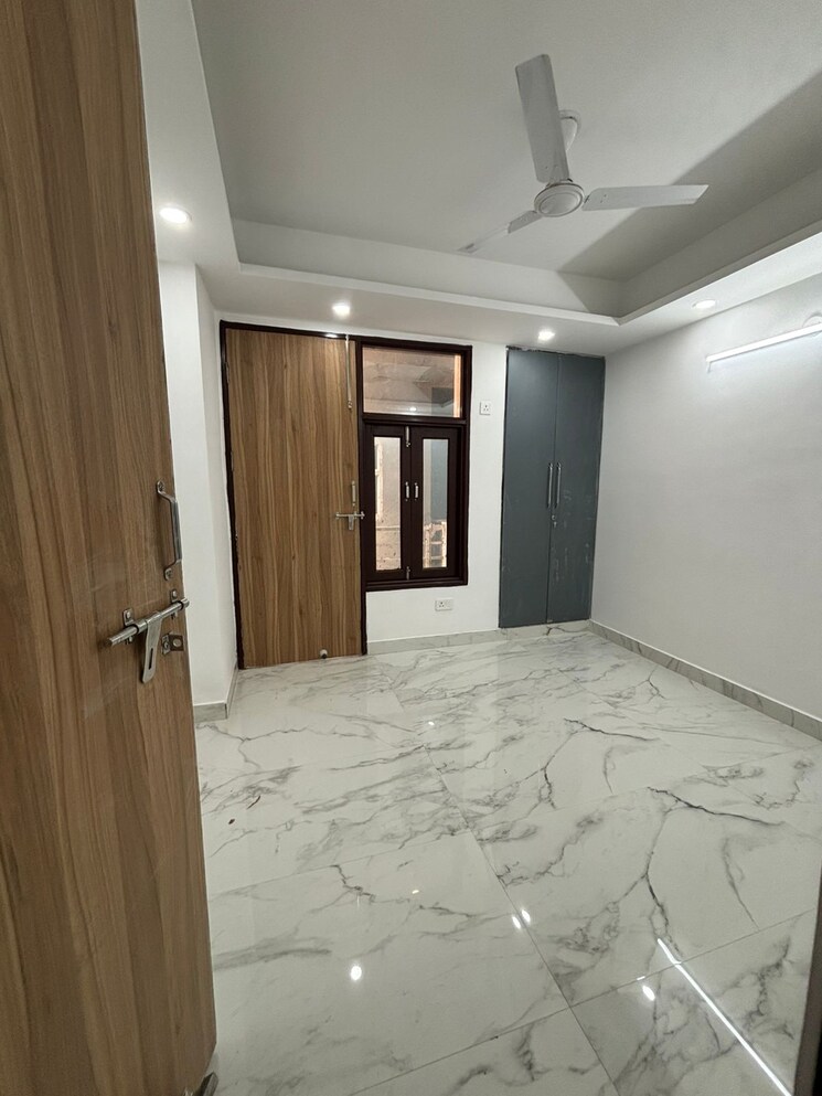 Room, west patel nagar 3 Bedroom 1000 Sq.Ft. Independent House In West Patel Nagar Delhi 9148063