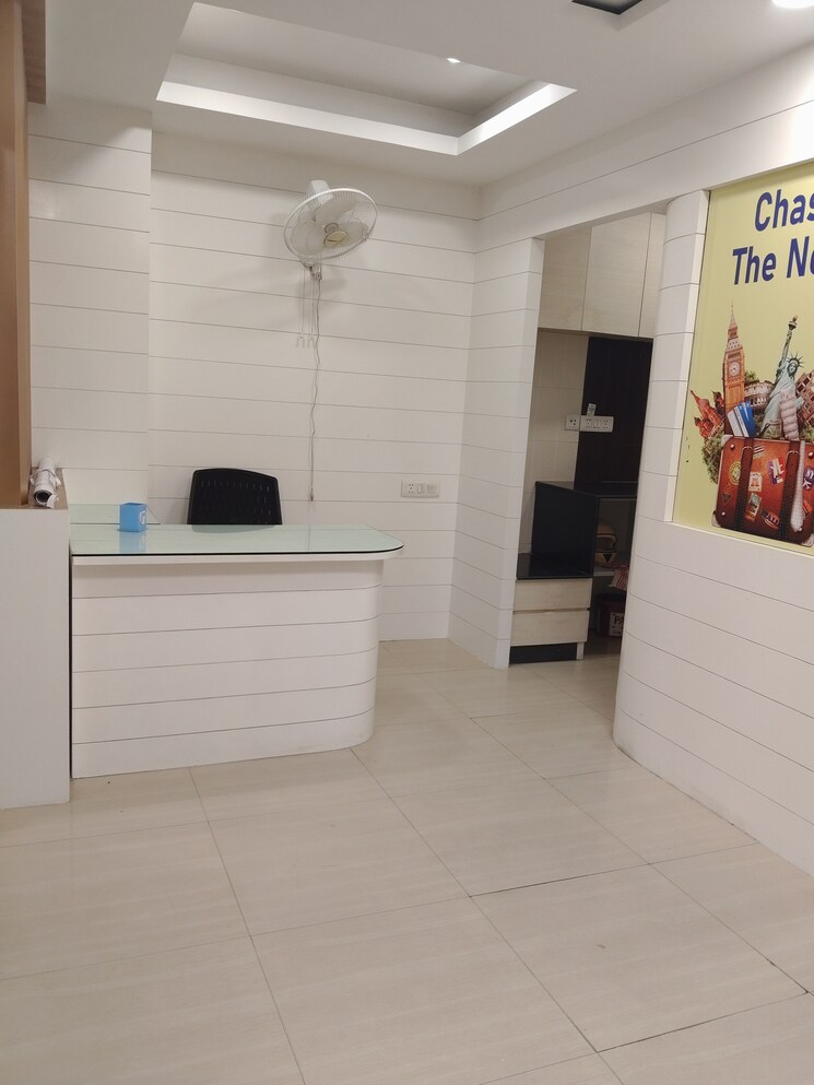 Room, netaji subhash place Commercial Office Space 978 Sq.Ft. In Netaji Subhash Place Delhi 9148082