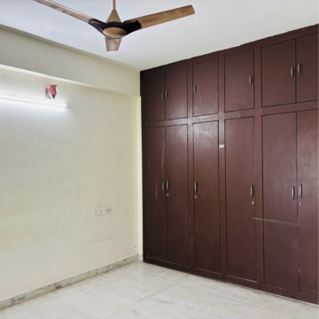 Room in 3 BHK Builder Floor at Madhapur – for Rent