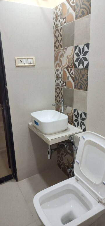 Bathroom in 3 BHK Apartment at Pearl Arcade Andheri, Andheri West – for Rent